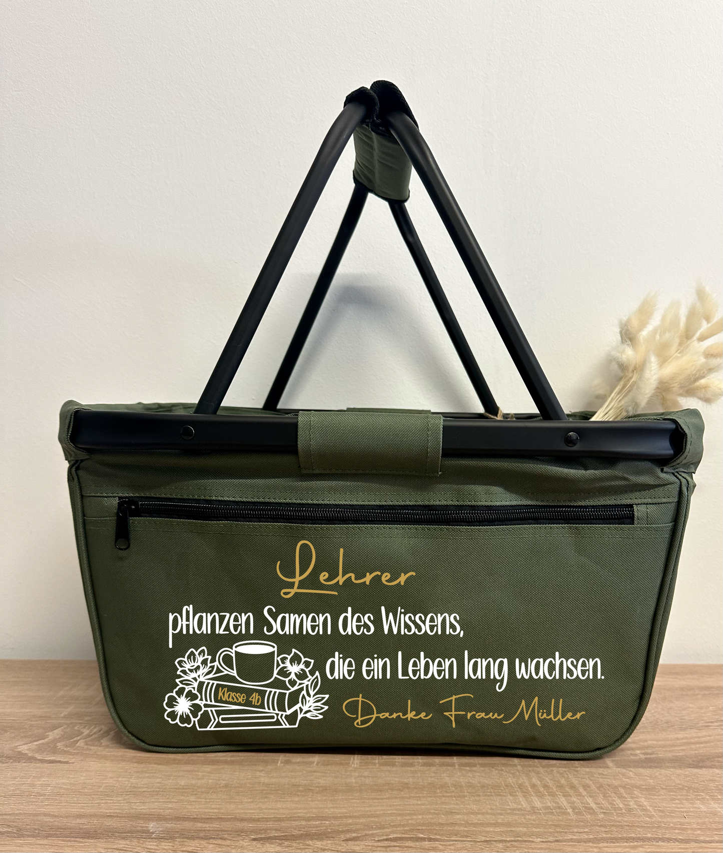 Abschiedsgeschenk Lehrer - Einkaufskorb mit dem Spruch "Lehrer pflanzen Samen des Wissens, die ein Leben lang wachsen. Mit individueller Personalisierung. Korb Olive
