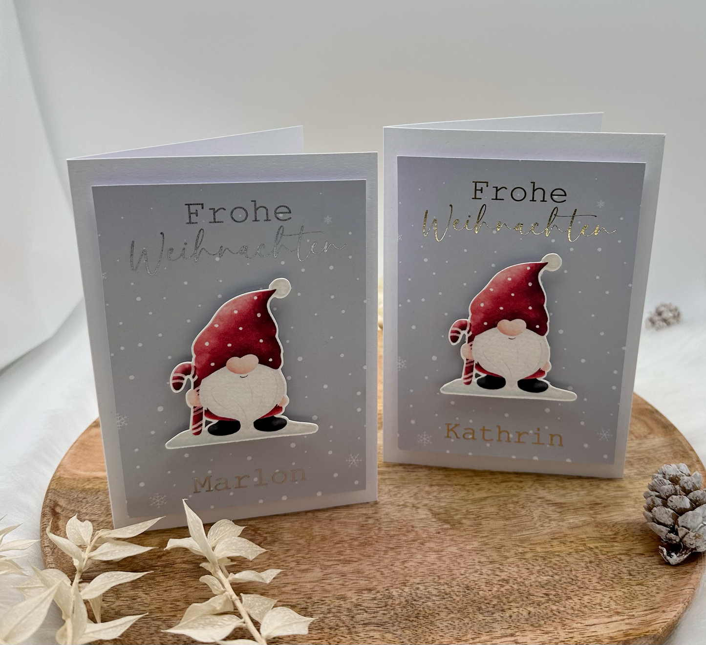 Weihnachtskarte mit Name und glänzender Folie, handgemacht aus Struktur- und Aquarellpapier, geeignet als Geldgeschenk oder Beigabe zum Weihnachtsgeschenk.