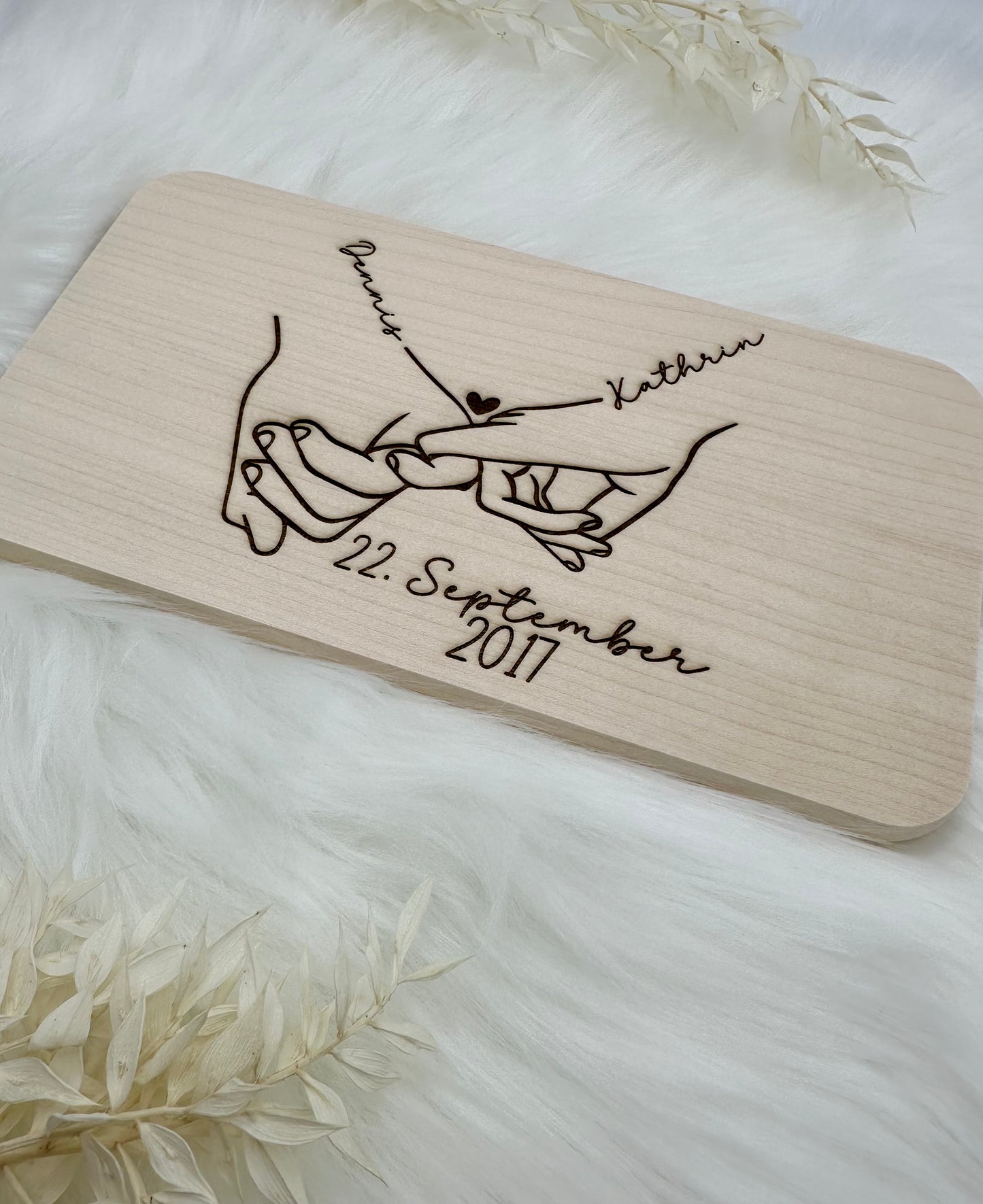 Geschenk zu Valentinstag- Brettchen mit hochwertiger Lasergravur