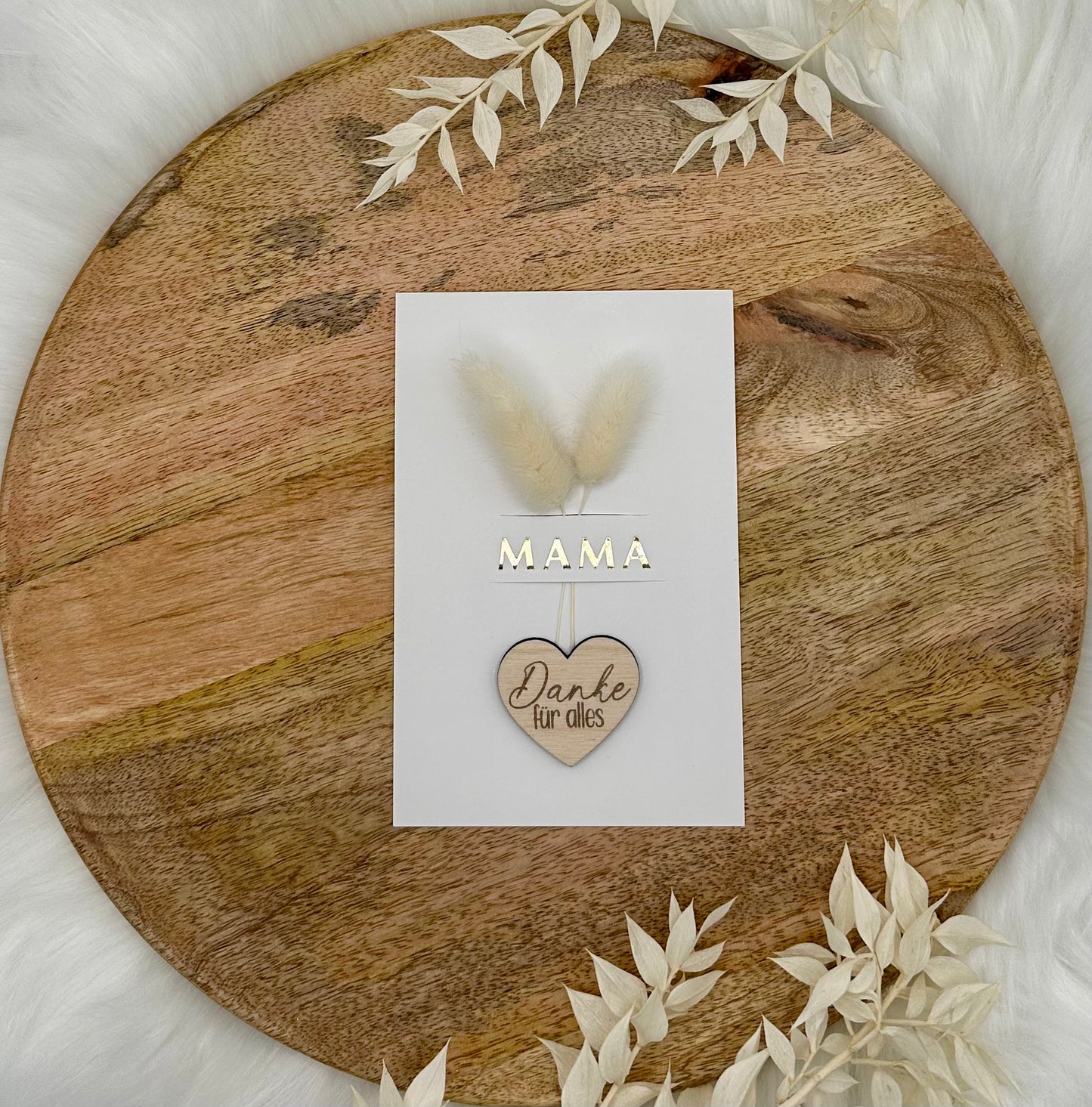 Karte zu Muttertag mit goldener Prägung, Muttertagsgeschenk, Geschenk zu Muttertag, Karte mit Trockenblumen, Größe A6