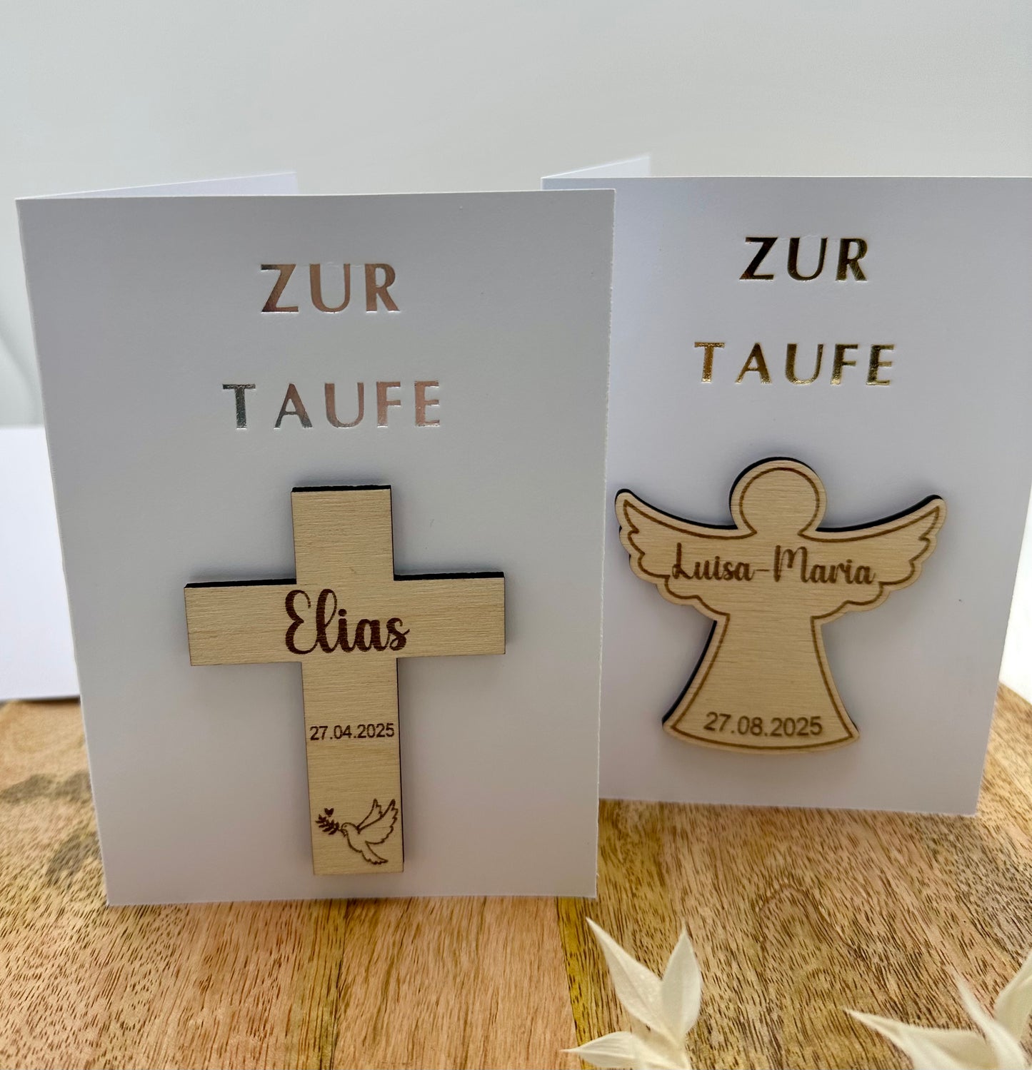 Karte zur Taufe - mit Prägung und Holzkreuz - Klappkarte Taufe