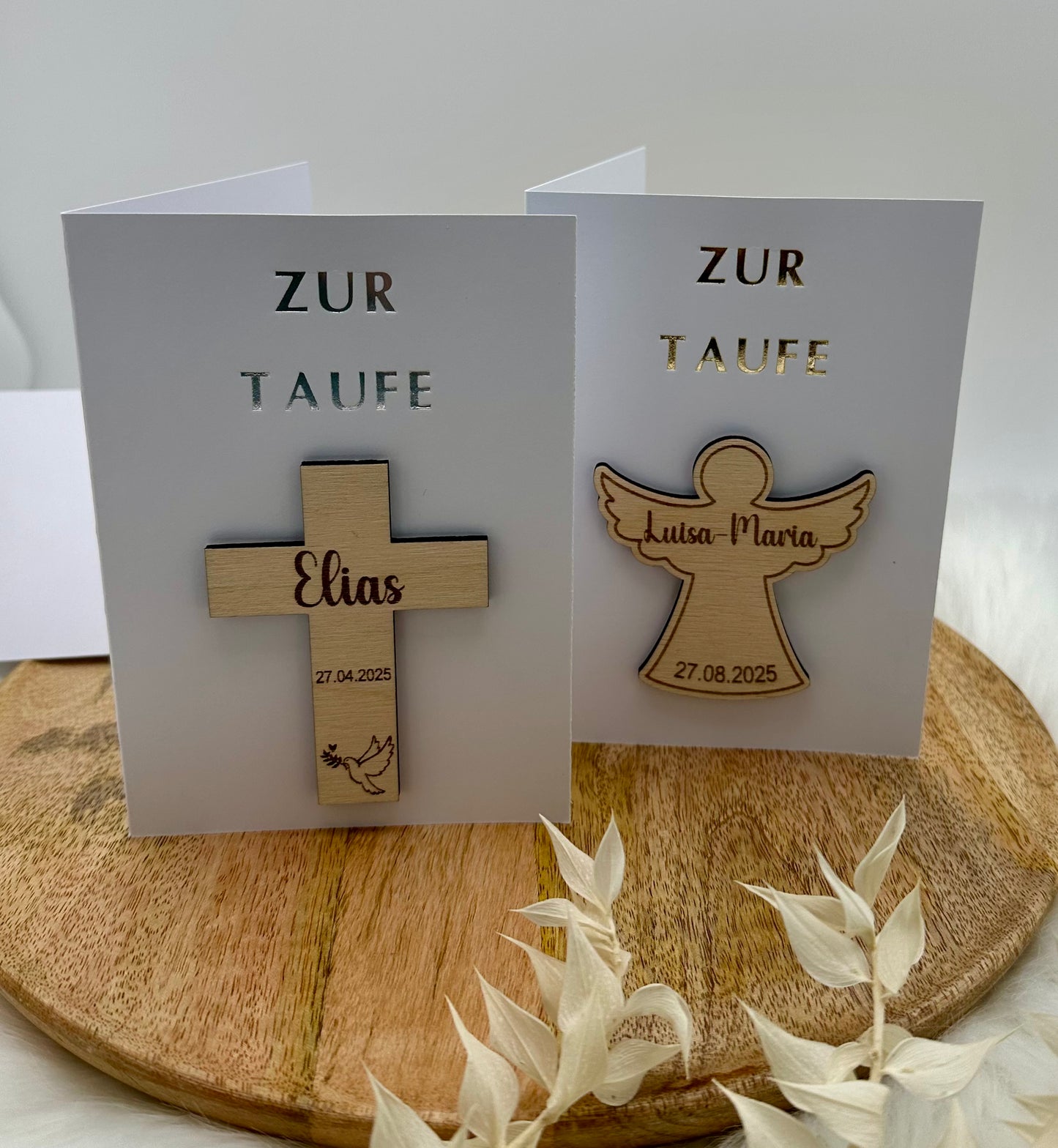 Karte zur Taufe - mit Prägung und Holzkreuz - Klappkarte Taufe
