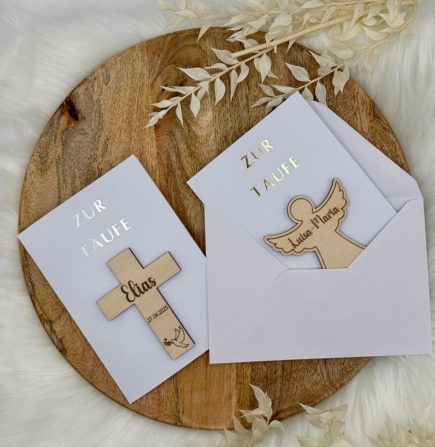 Karte zur Taufe - mit Prägung und Holzkreuz - Klappkarte Taufe