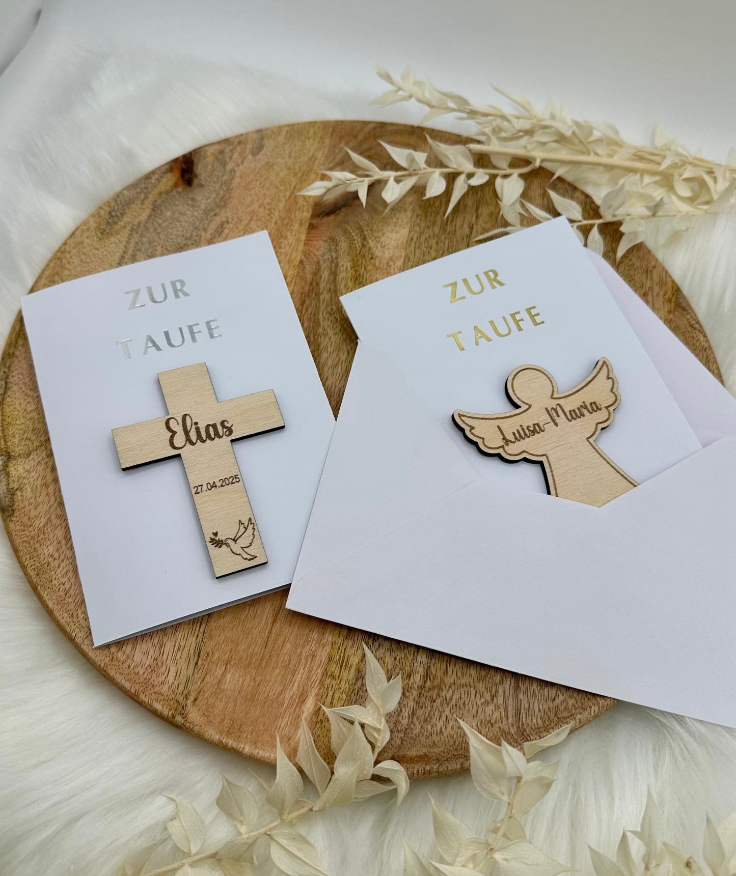 Karte zur Taufe - mit Prägung und Holzkreuz - Klappkarte Taufe