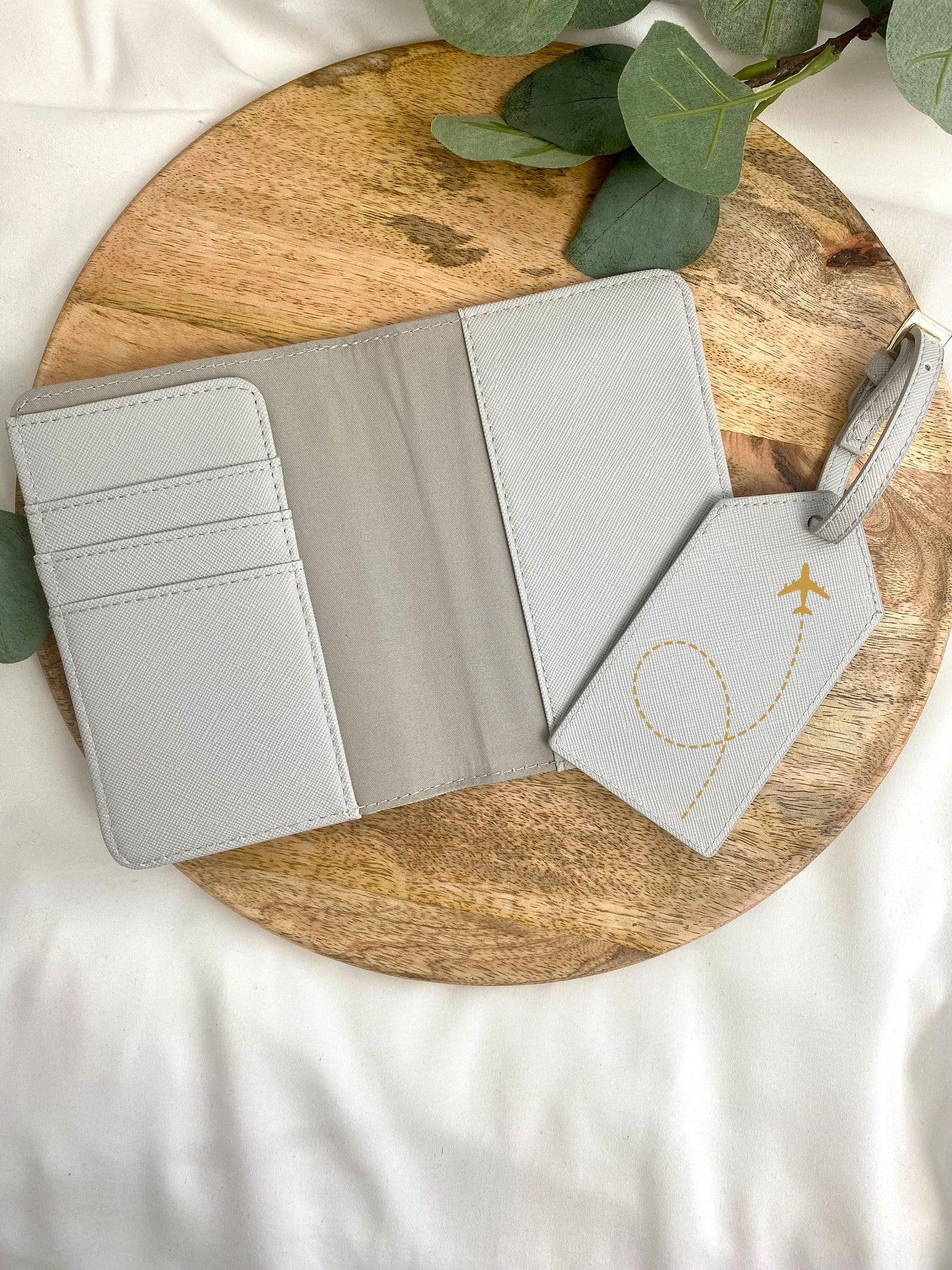 Reisepasshülle personalisiert mit Namen und Weltkarte/Flugzeug - Kofferanhänger - Geschenkidee - Hülle für Reisepass