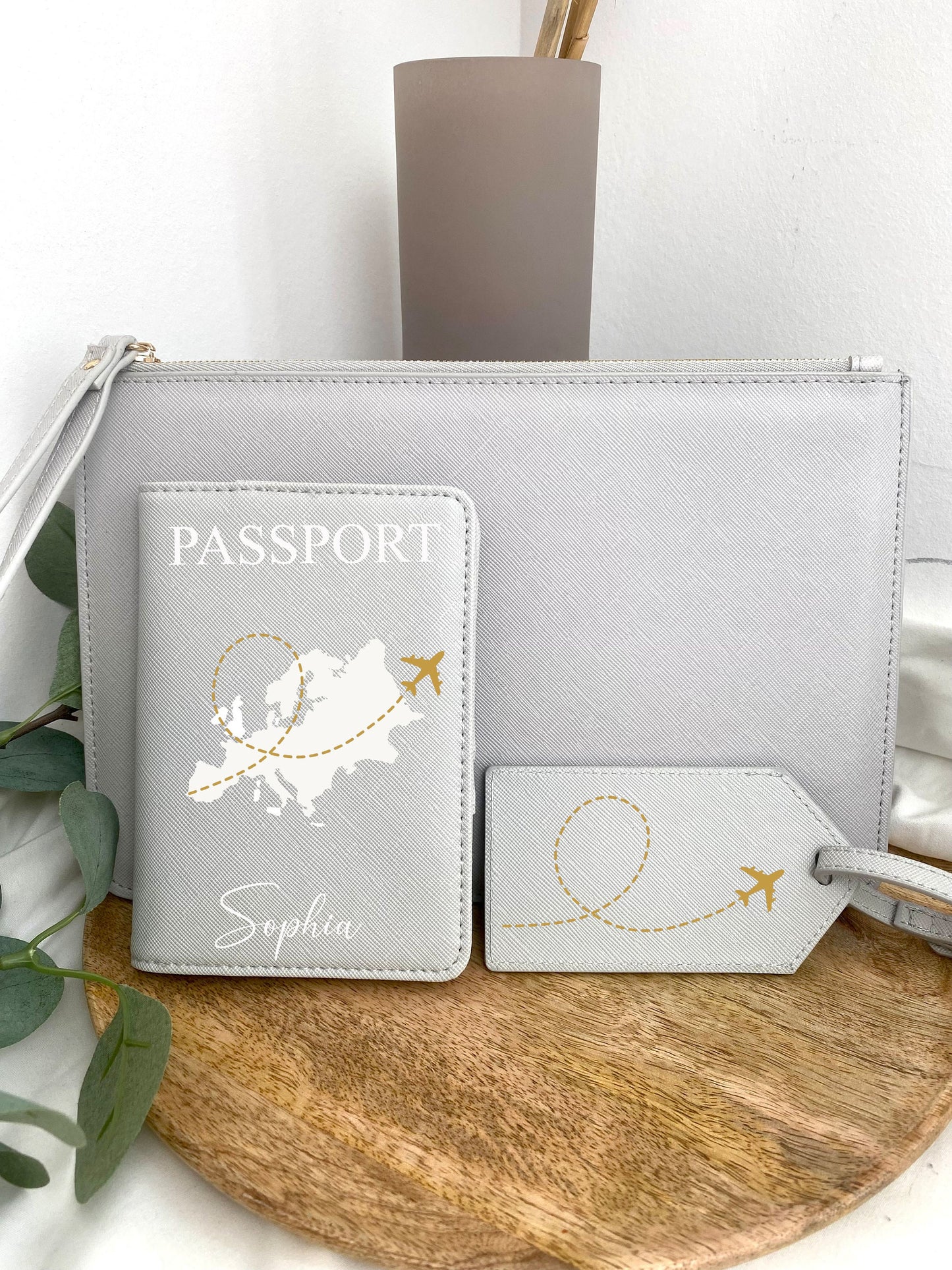 Reisepasshülle personalisiert mit Namen und Weltkarte/Flugzeug - Kofferanhänger - Geschenkidee - Hülle für Reisepass