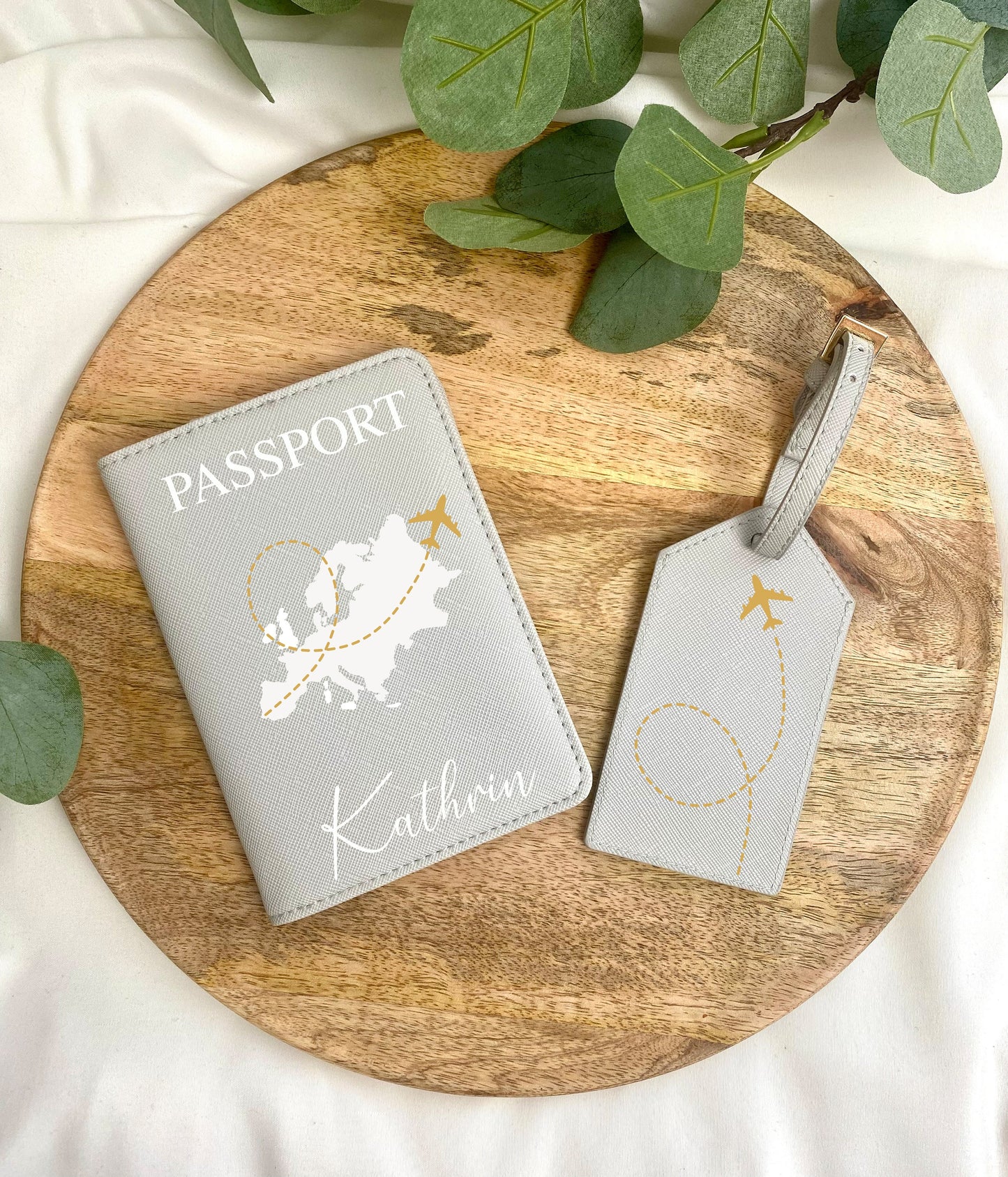 Reisepasshülle personalisiert mit Namen und Weltkarte/Flugzeug - Kofferanhänger - Geschenkidee - Hülle für Reisepass