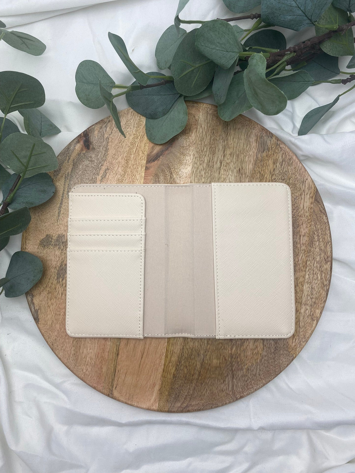 Reisepasshülle personalisiert mit Namen und Weltkarte/Flugzeug Beige -Oyster - Kofferanhänger - Geschenkidee - Hülle für Reisepass