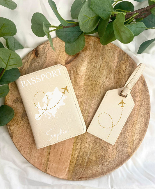 Reisepasshülle personalisiert mit Namen und Weltkarte/Flugzeug Beige -Oyster - Kofferanhänger - Geschenkidee - Hülle für Reisepass