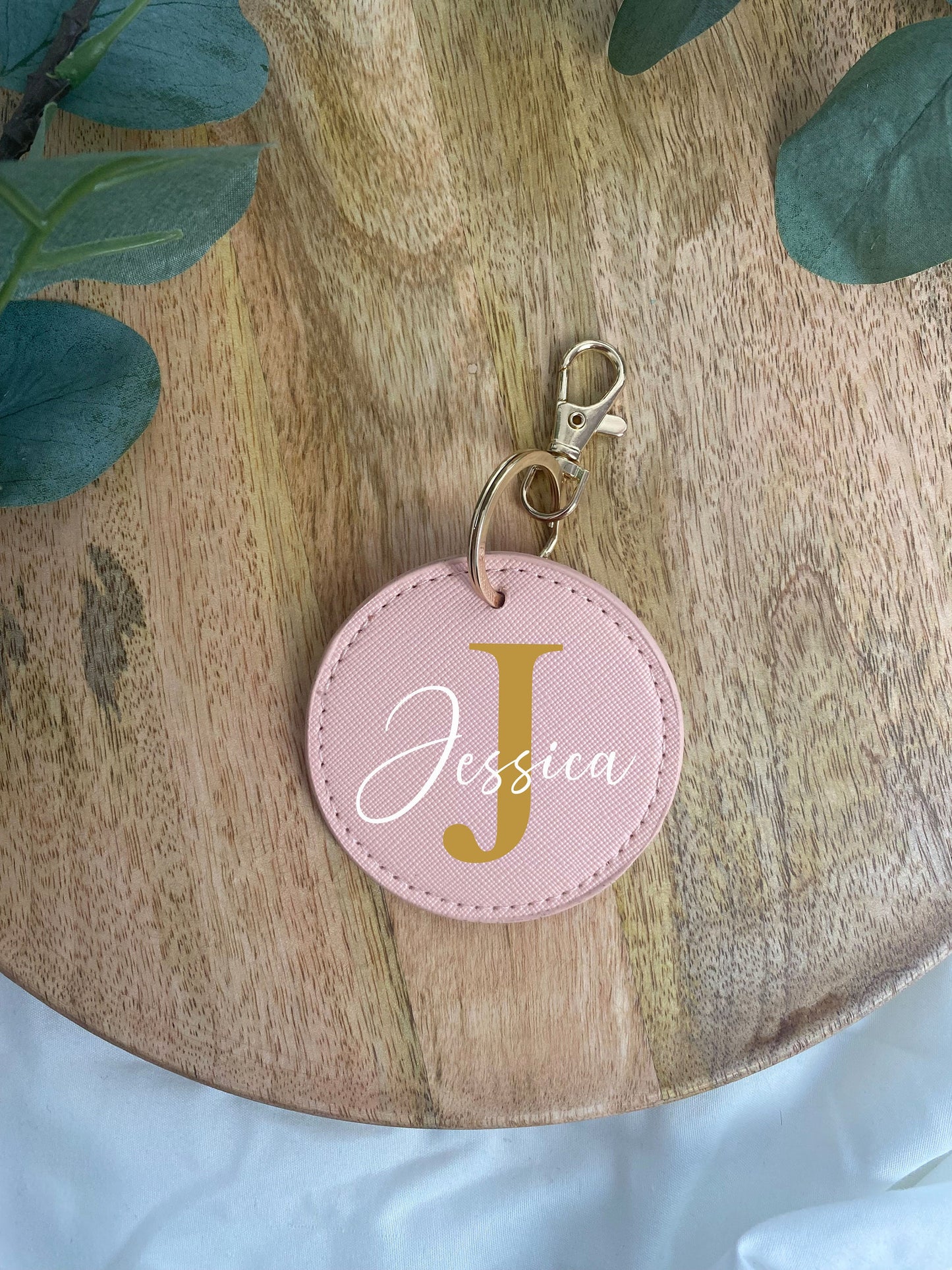 Schlüsselanhänger Personalisiert mit Namen - Reiseanhänger - Kunstleder Anhänger - Geschenk personalisiert  - Beige - Rosa - Grau - Schwarz