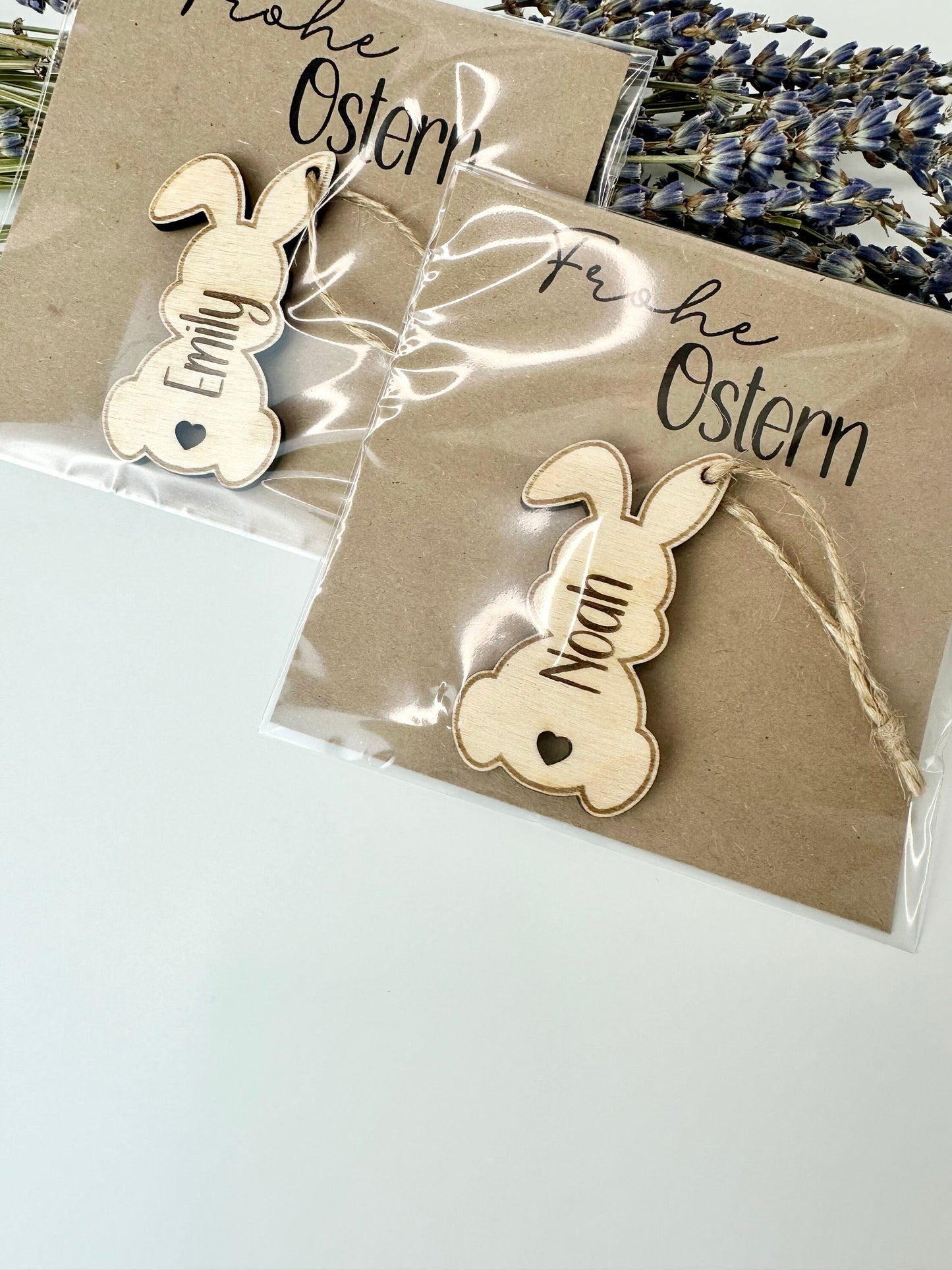 Ostergeschenk personalisiert mit Namen - Kleinigkeit zu Ostern -Mitbringsel Ostern - Osterhase - Geschenkanhänger Holz - Frohe Ostern