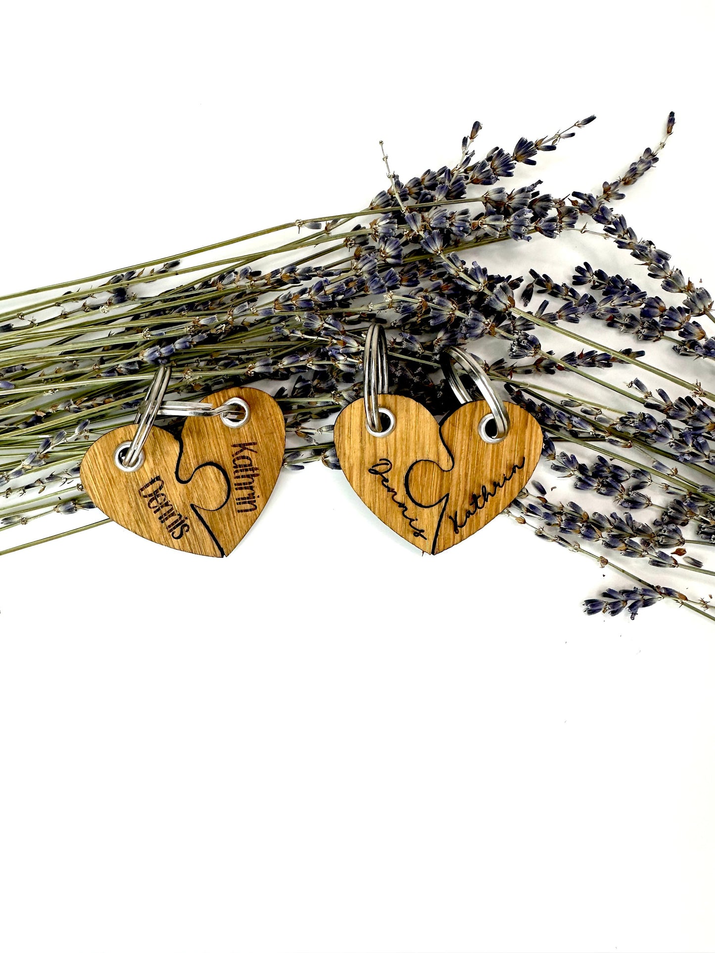 Schlüsselanhänger Herz aus Holz - Graviert mit Namen - Geschenk für Valentinstag - Geschenkidee Freundin
