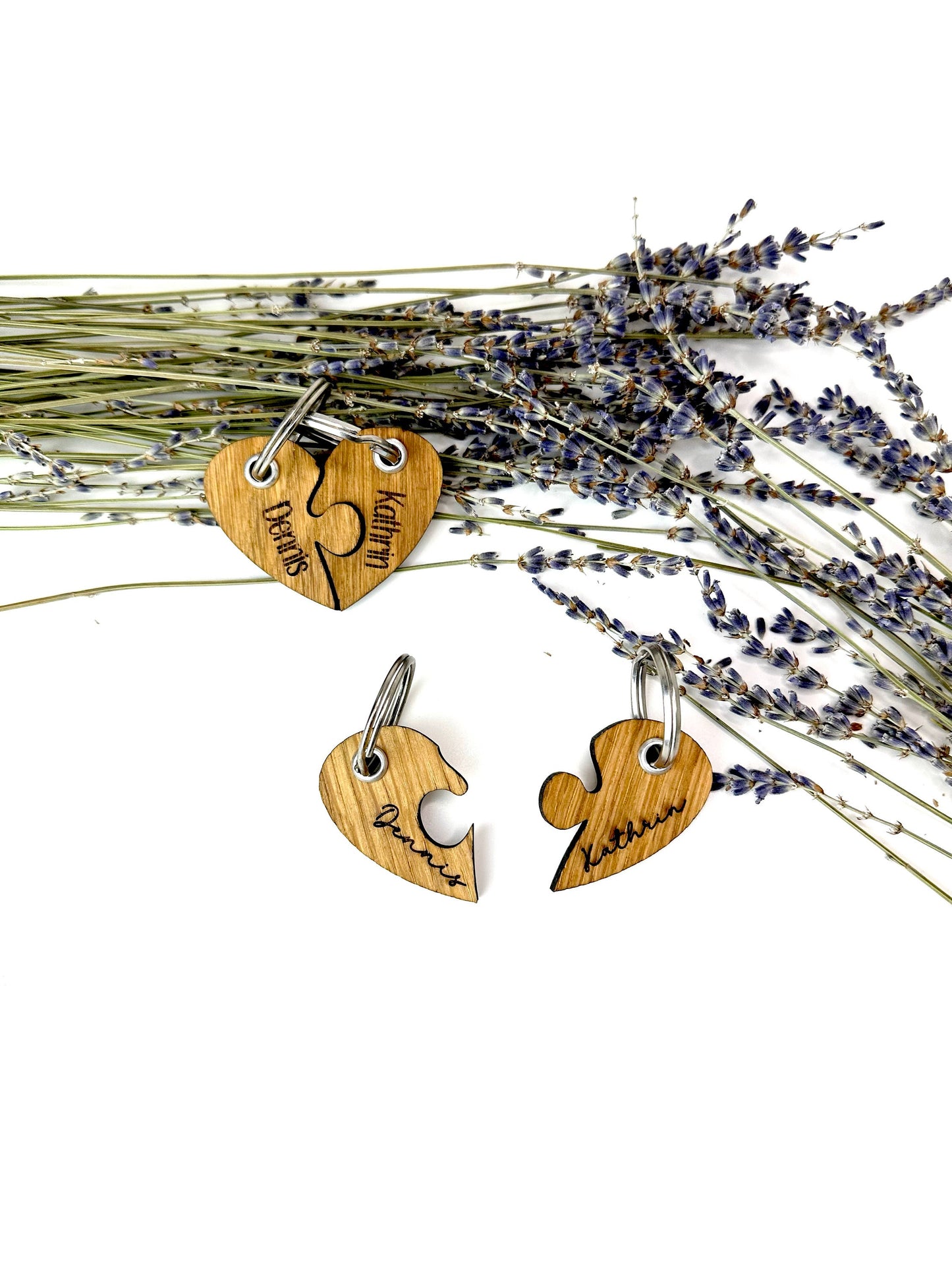 Schlüsselanhänger Herz aus Holz - Graviert mit Namen - Geschenk für Valentinstag - Geschenkidee Freundin