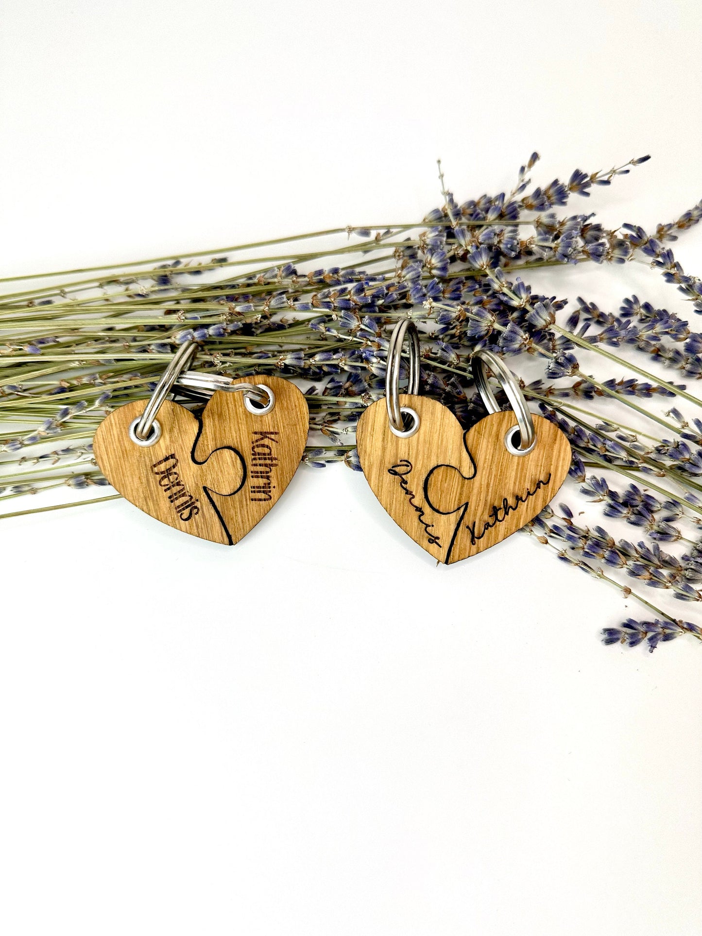 Schlüsselanhänger Herz aus Holz - Graviert mit Namen - Geschenk für Valentinstag - Geschenkidee Freundin