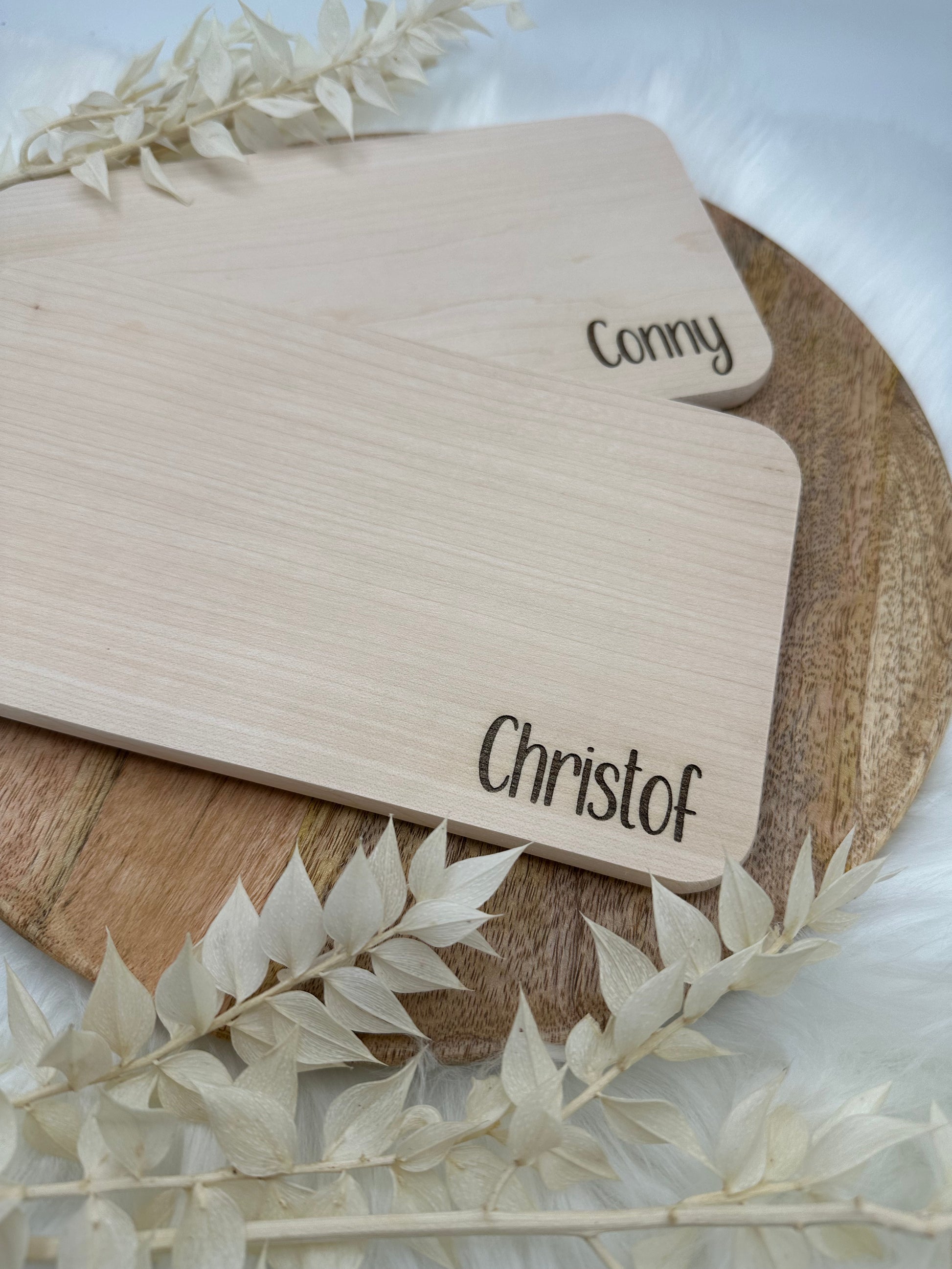 Einzugsgeschenk - Frühstücksbrettchen mit Namen. Größe: 22,5 x 12,5 x 1,0 cm. 