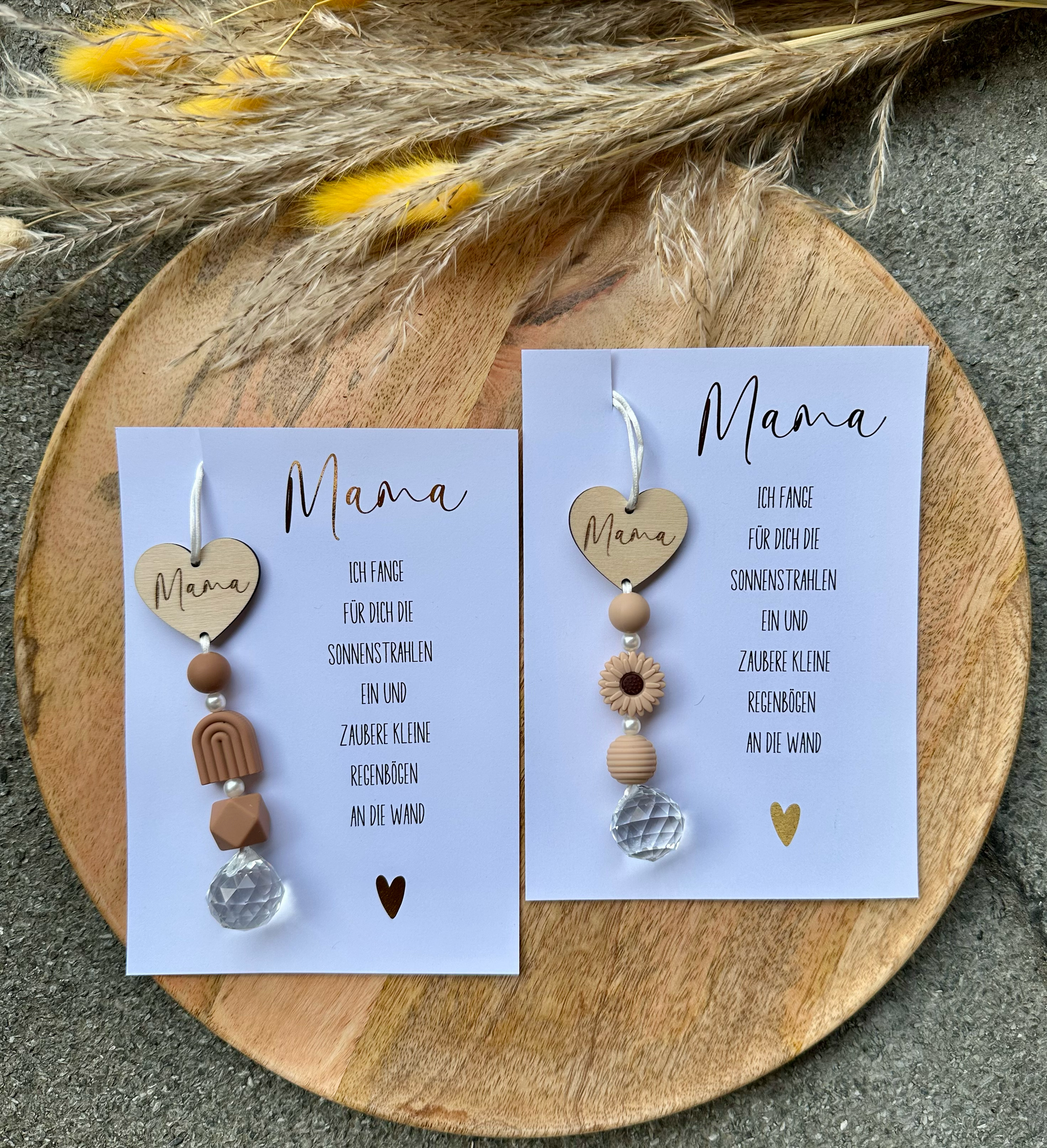 Kleines Geschenk für Mama mit Holzherz und edler goldener Veredelung
